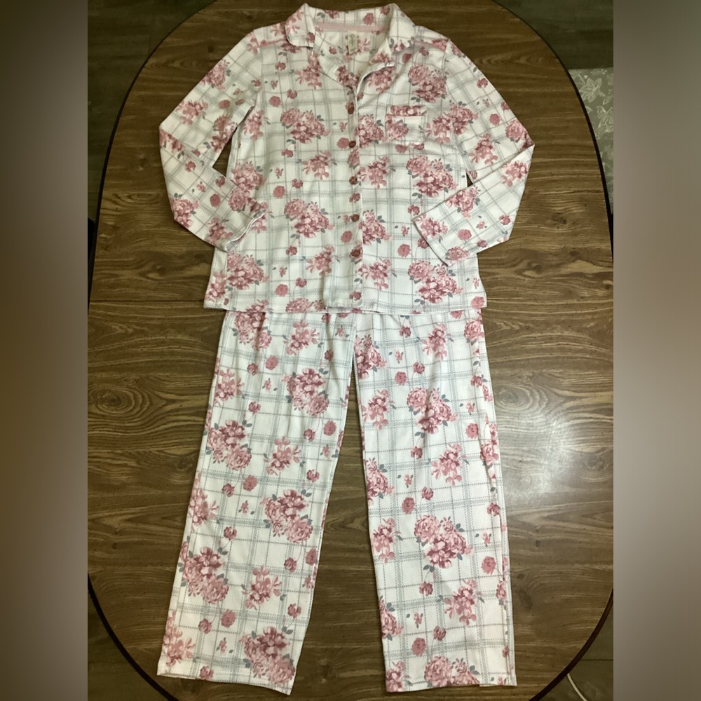 Jessica Simpson Pajama Set Size M